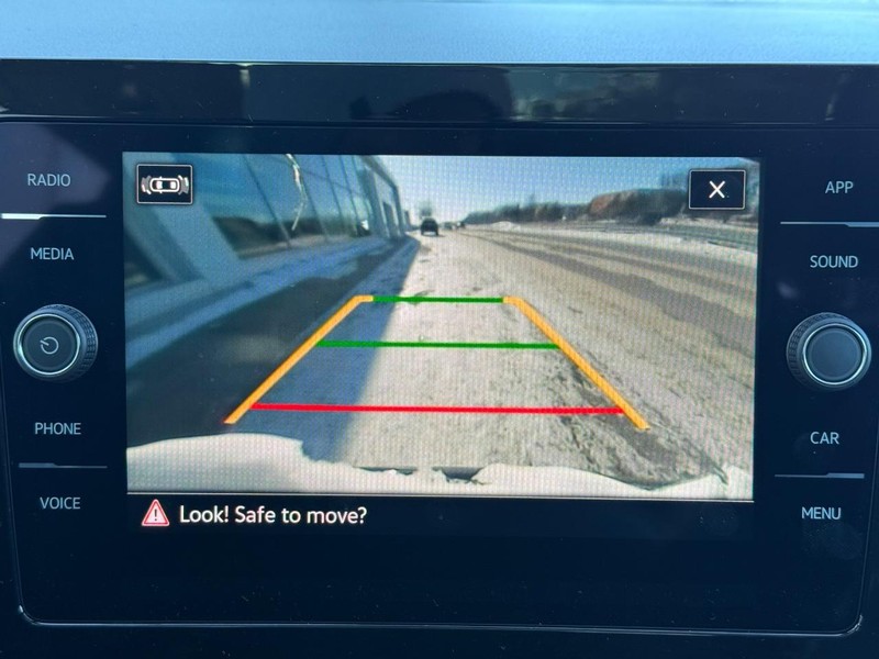 Volkswagen Taos Vehicle Full-screen Gallery Image 13