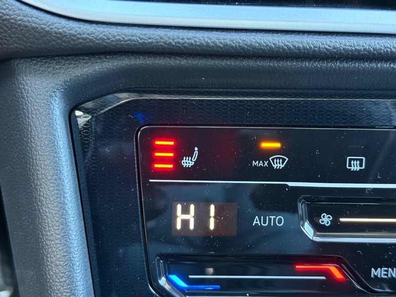 Volkswagen Taos Vehicle Full-screen Gallery Image 14