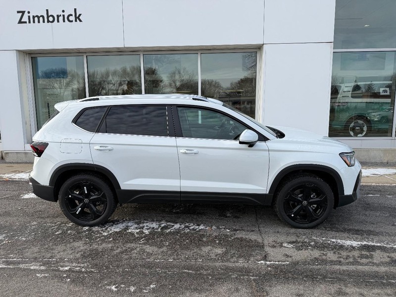 Volkswagen Taos Vehicle Full-screen Gallery Image 2