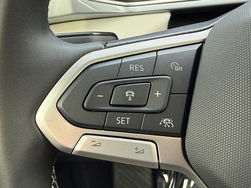 Volkswagen Taos Vehicle Full-screen Gallery Image 11