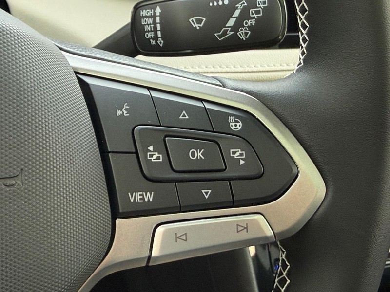 Volkswagen Taos Vehicle Full-screen Gallery Image 12