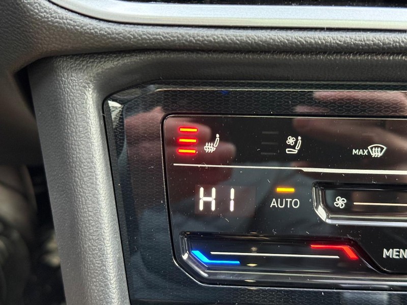 Volkswagen Taos Vehicle Full-screen Gallery Image 14