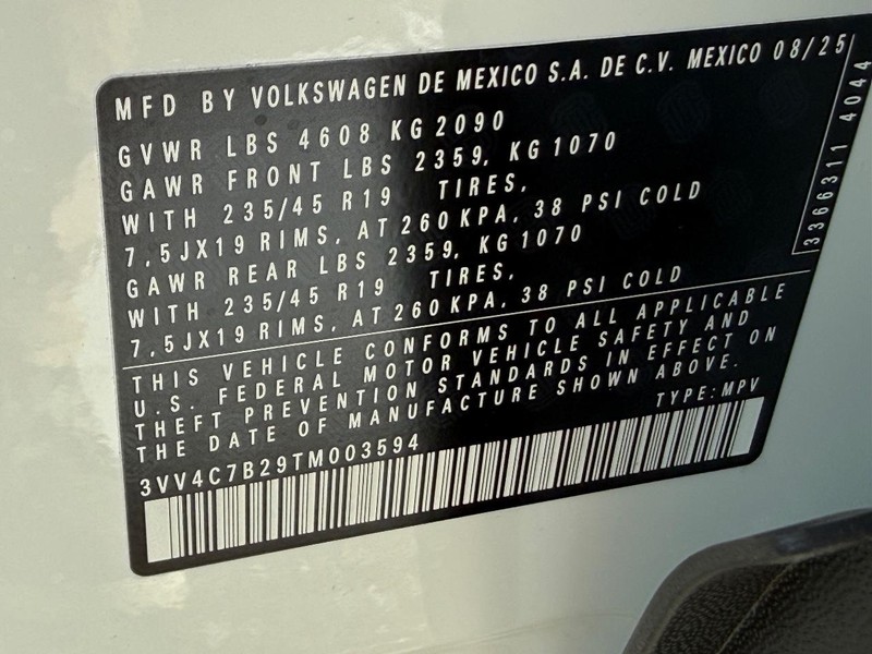 Volkswagen Taos Vehicle Full-screen Gallery Image 17