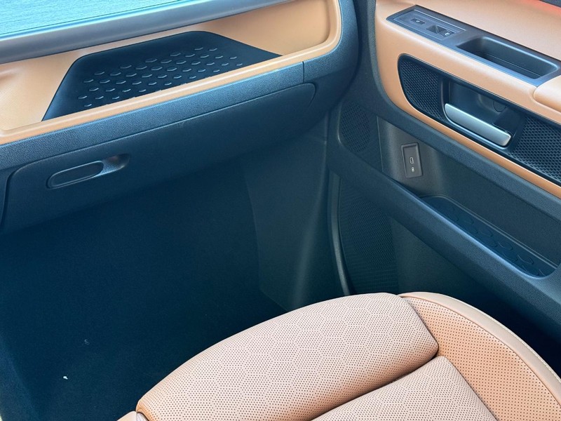 Volkswagen ID. Buzz Vehicle Full-screen Gallery Image 10