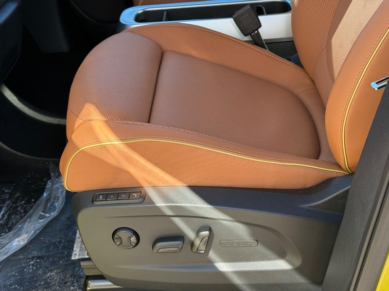 Volkswagen ID. Buzz Vehicle Full-screen Gallery Image 17