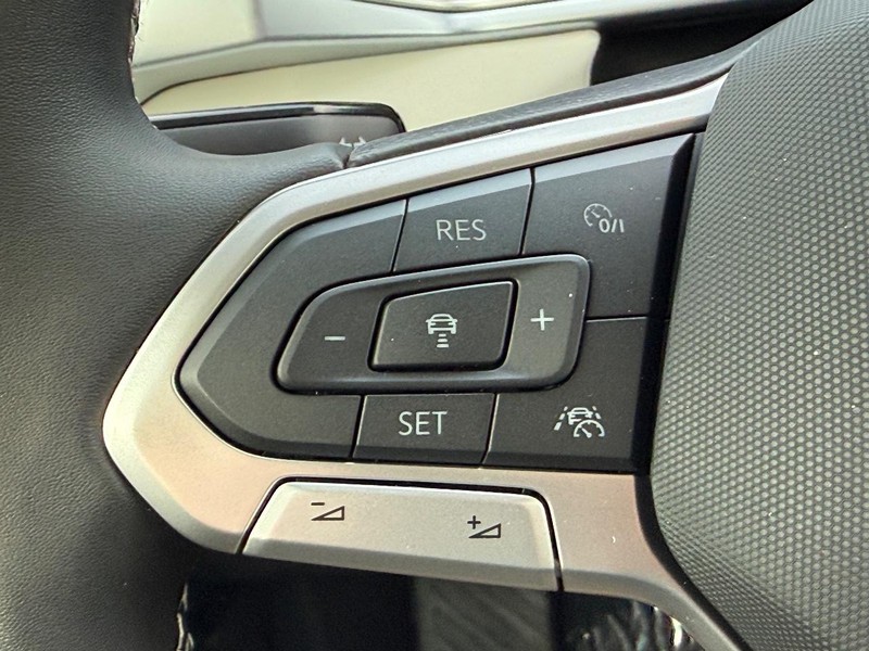 Volkswagen Taos Vehicle Full-screen Gallery Image 11