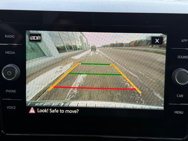 Volkswagen Taos Vehicle Full-screen Gallery Image 13