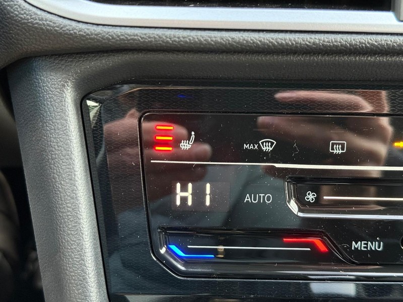 Volkswagen Taos Vehicle Full-screen Gallery Image 14