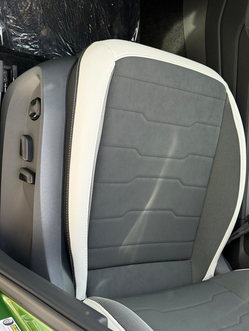 Volkswagen Taos Vehicle Full-screen Gallery Image 16