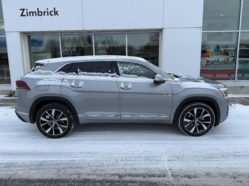 Volkswagen Atlas Cross Sport Vehicle Full-screen Gallery Image 2