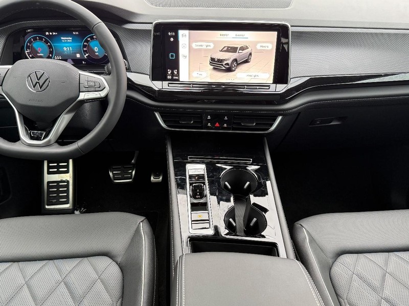 Volkswagen Atlas Cross Sport Vehicle Full-screen Gallery Image 6