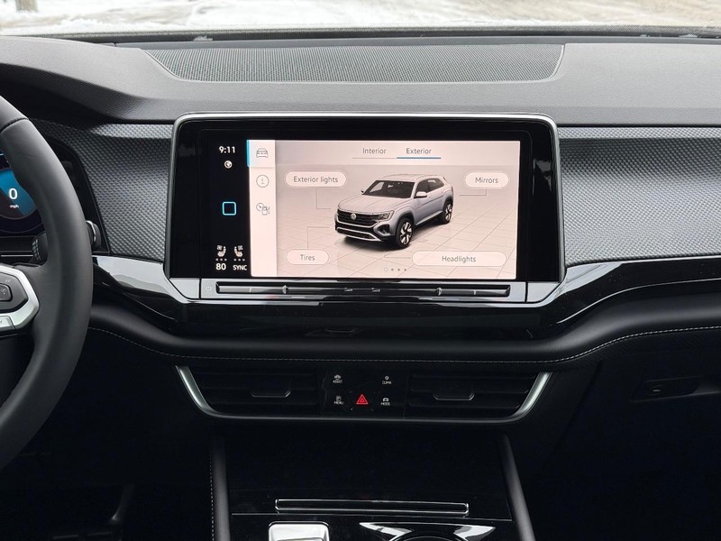 Volkswagen Atlas Cross Sport Vehicle Full-screen Gallery Image 7