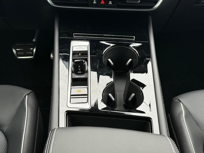 Volkswagen Atlas Cross Sport Vehicle Full-screen Gallery Image 8