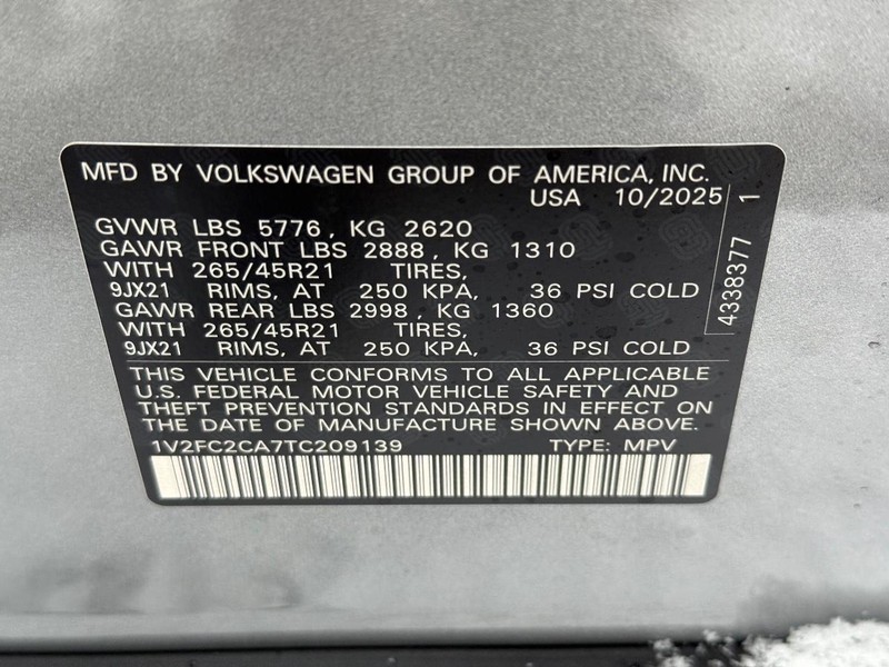 Volkswagen Atlas Cross Sport Vehicle Full-screen Gallery Image 17