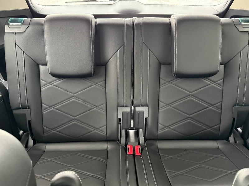 Volkswagen Atlas Vehicle Full-screen Gallery Image 6