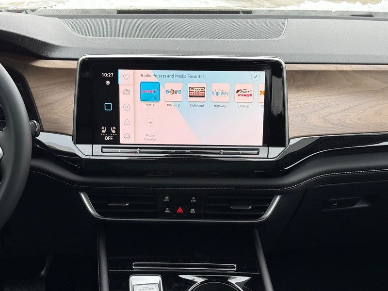 Volkswagen Atlas Vehicle Full-screen Gallery Image 8