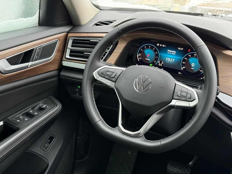 Volkswagen Atlas Vehicle Full-screen Gallery Image 10