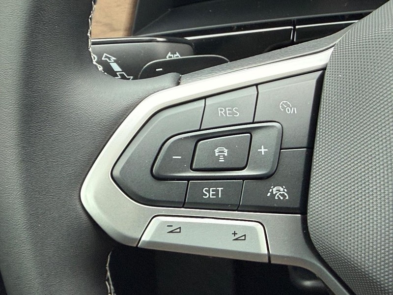 Volkswagen Atlas Vehicle Full-screen Gallery Image 12