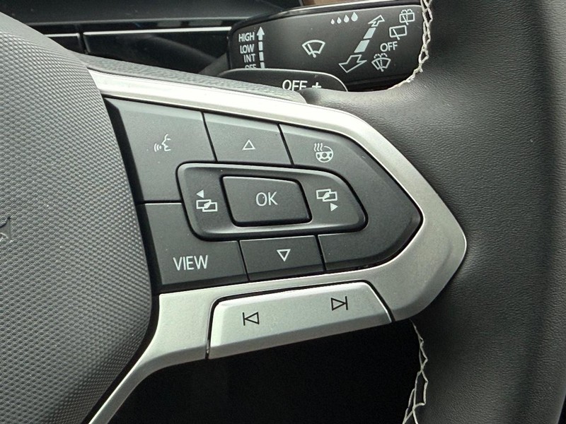 Volkswagen Atlas Vehicle Full-screen Gallery Image 13