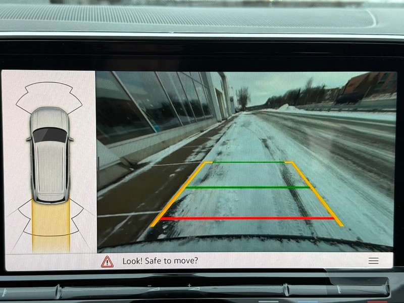 Volkswagen Atlas Vehicle Full-screen Gallery Image 14