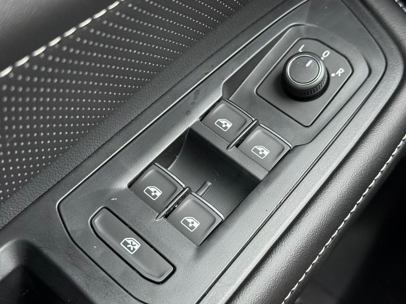 Volkswagen Atlas Vehicle Full-screen Gallery Image 16