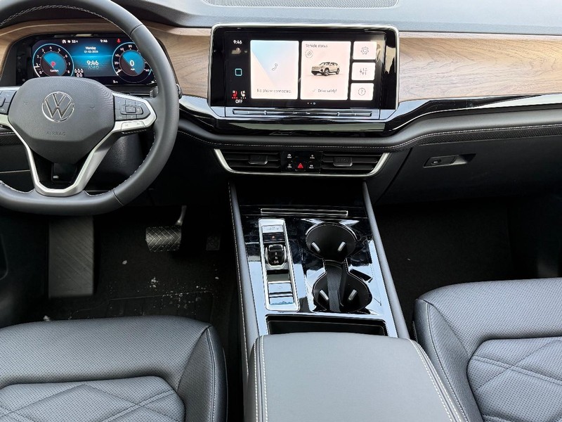 Volkswagen Atlas Vehicle Full-screen Gallery Image 6