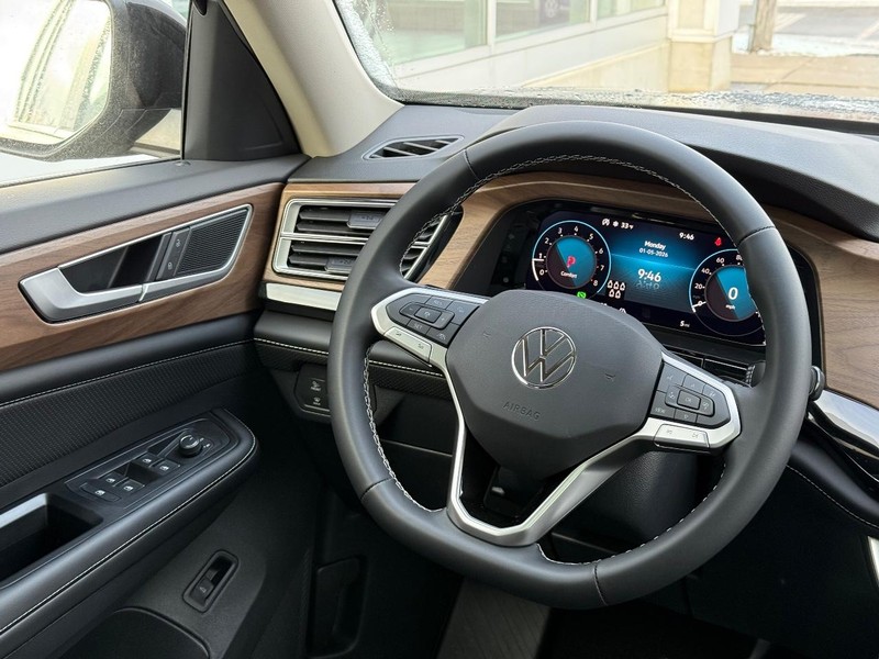 Volkswagen Atlas Vehicle Full-screen Gallery Image 9