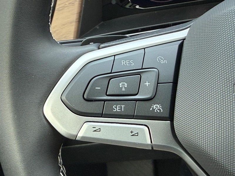 Volkswagen Atlas Vehicle Full-screen Gallery Image 11