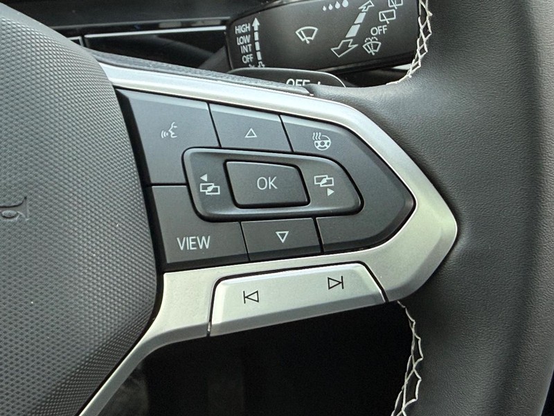 Volkswagen Atlas Vehicle Full-screen Gallery Image 12