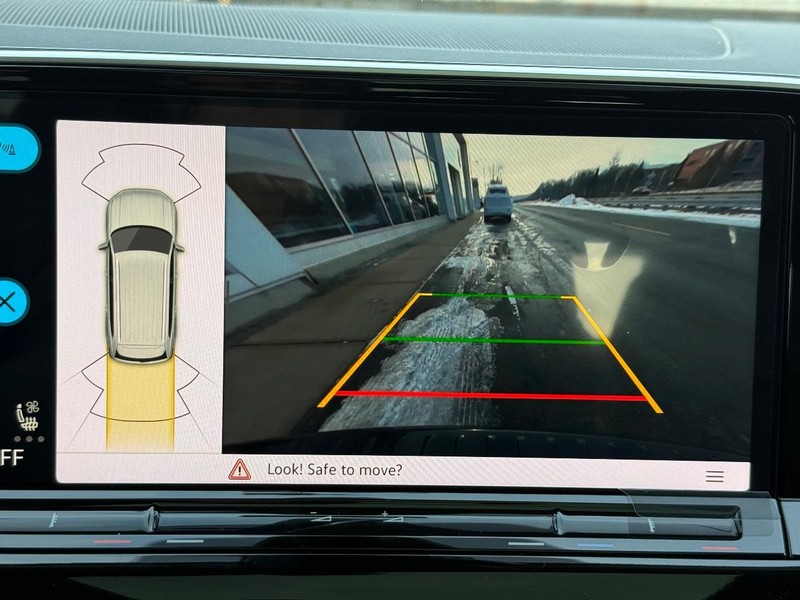 Volkswagen Atlas Vehicle Full-screen Gallery Image 13