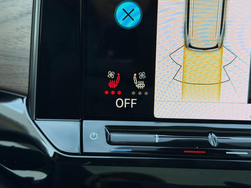 Volkswagen Atlas Vehicle Full-screen Gallery Image 14