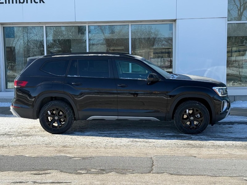 Volkswagen Atlas Vehicle Full-screen Gallery Image 2