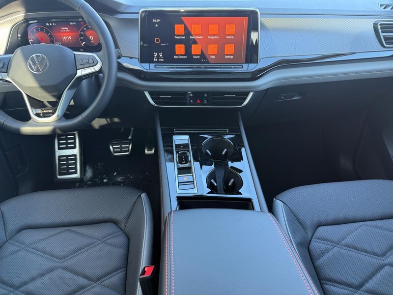 Volkswagen Atlas Vehicle Full-screen Gallery Image 6