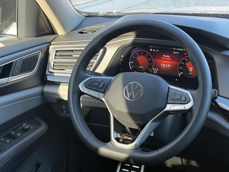 Volkswagen Atlas Vehicle Full-screen Gallery Image 9