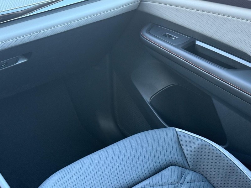 Volkswagen Atlas Vehicle Full-screen Gallery Image 10