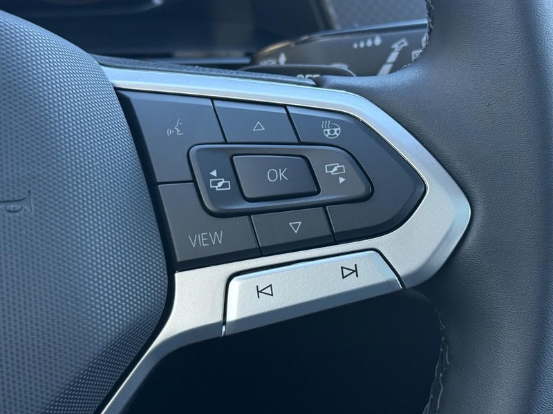 Volkswagen Atlas Vehicle Full-screen Gallery Image 12