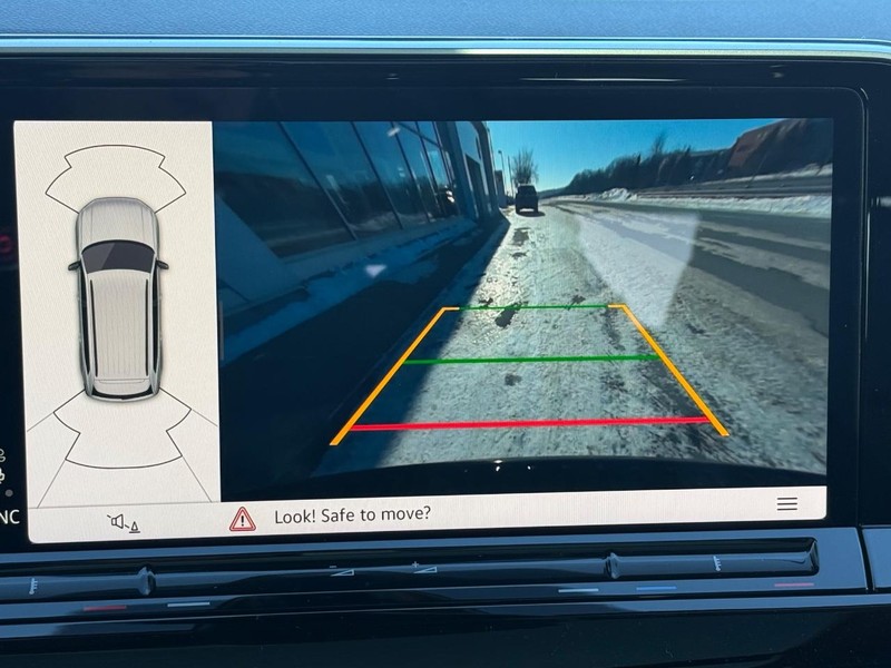 Volkswagen Atlas Vehicle Full-screen Gallery Image 13