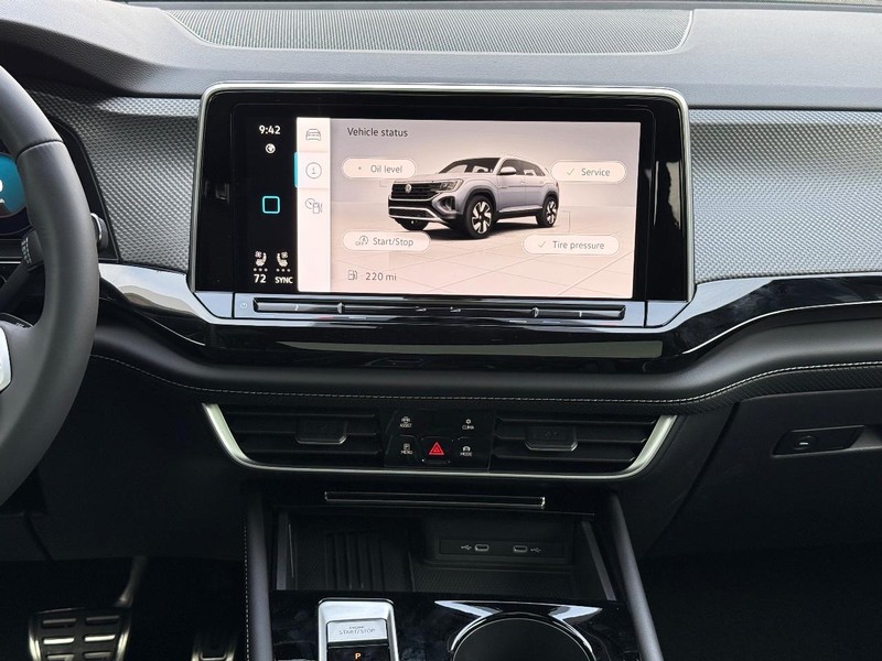 Volkswagen Atlas Cross Sport Vehicle Full-screen Gallery Image 7