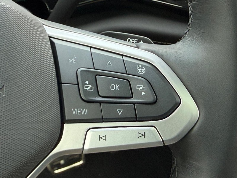 Volkswagen Atlas Cross Sport Vehicle Full-screen Gallery Image 12