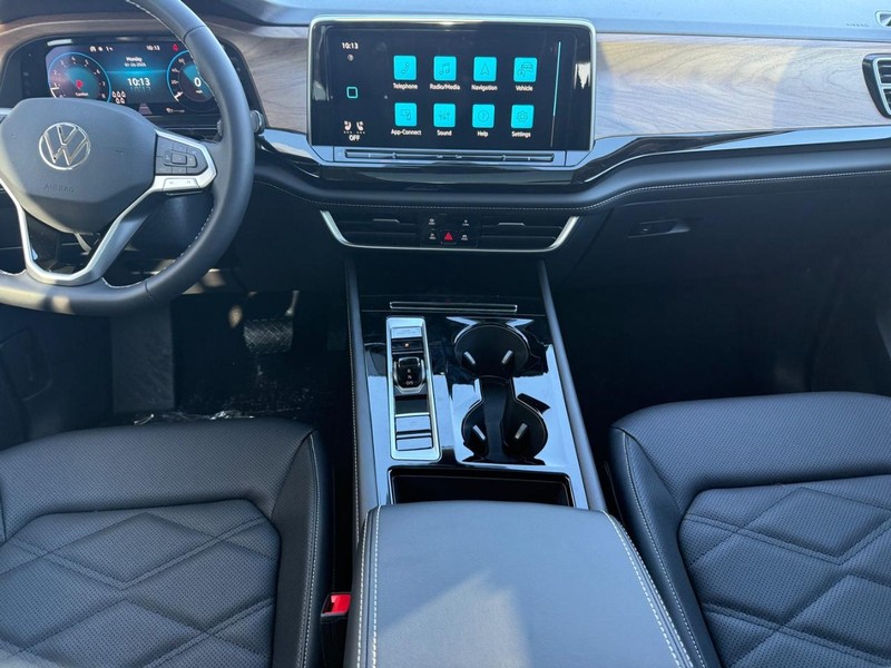 Volkswagen Atlas Vehicle Full-screen Gallery Image 5