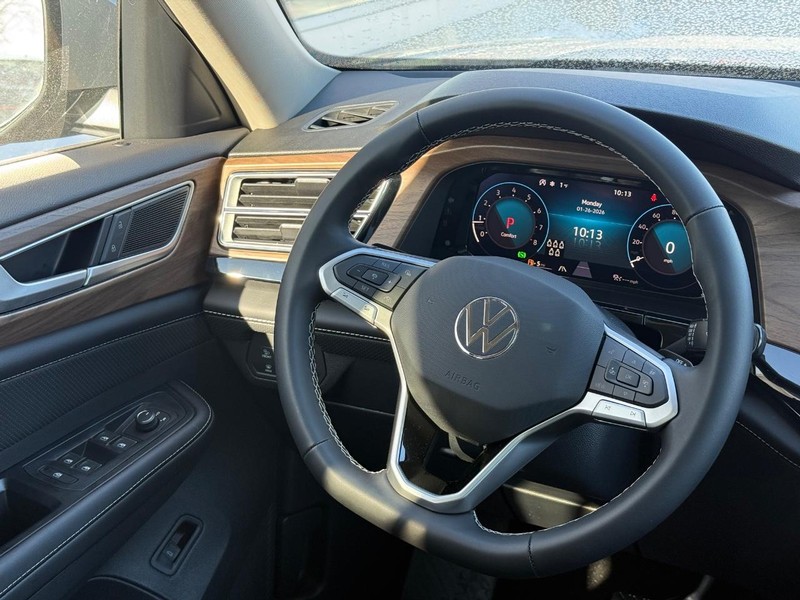 Volkswagen Atlas Vehicle Full-screen Gallery Image 7