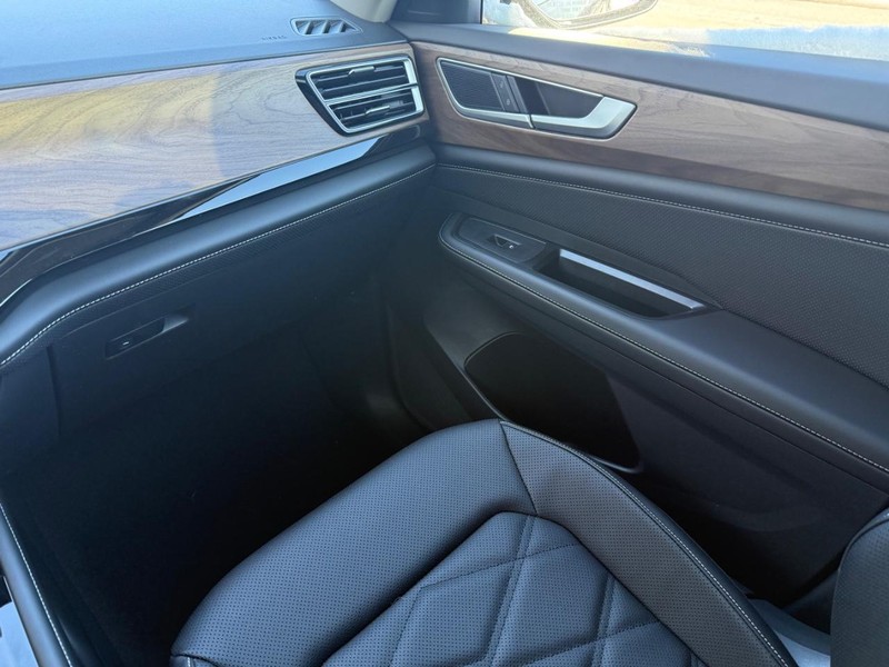 Volkswagen Atlas Vehicle Full-screen Gallery Image 9