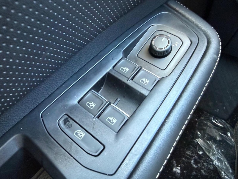 Volkswagen Atlas Vehicle Full-screen Gallery Image 13