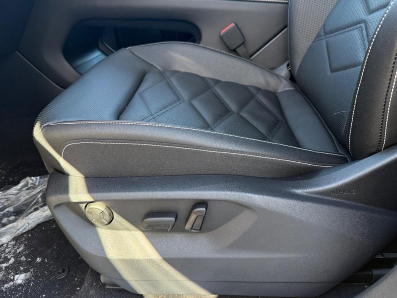 Volkswagen Atlas Vehicle Full-screen Gallery Image 14