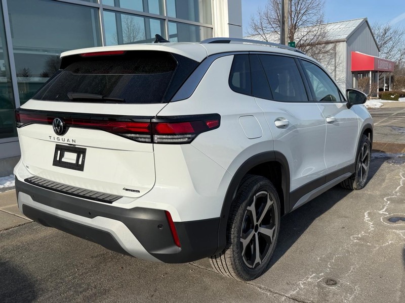 Volkswagen Tiguan Vehicle Full-screen Gallery Image 3