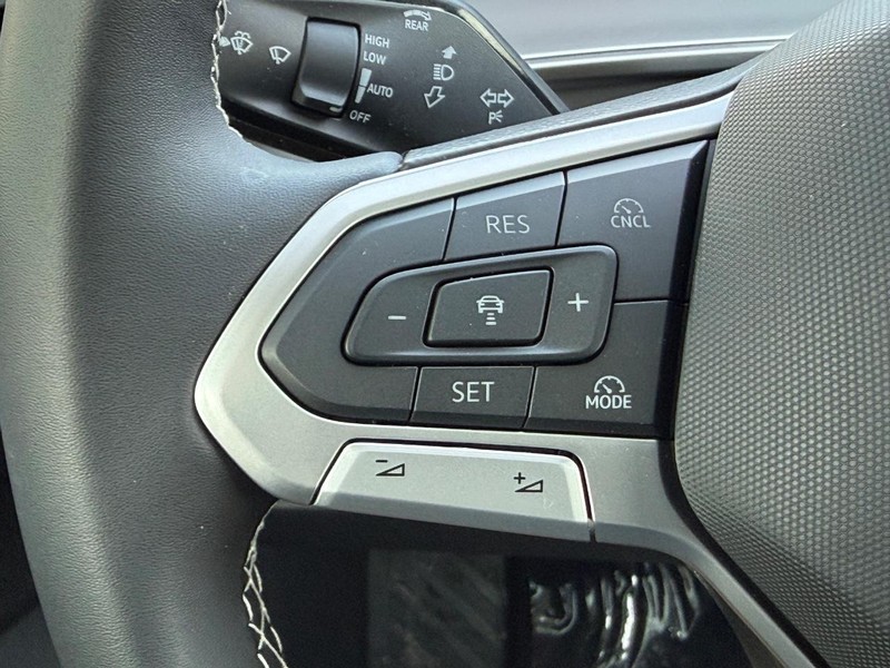 Volkswagen Tiguan Vehicle Full-screen Gallery Image 8