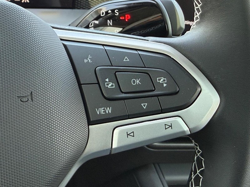 Volkswagen Tiguan Vehicle Full-screen Gallery Image 9