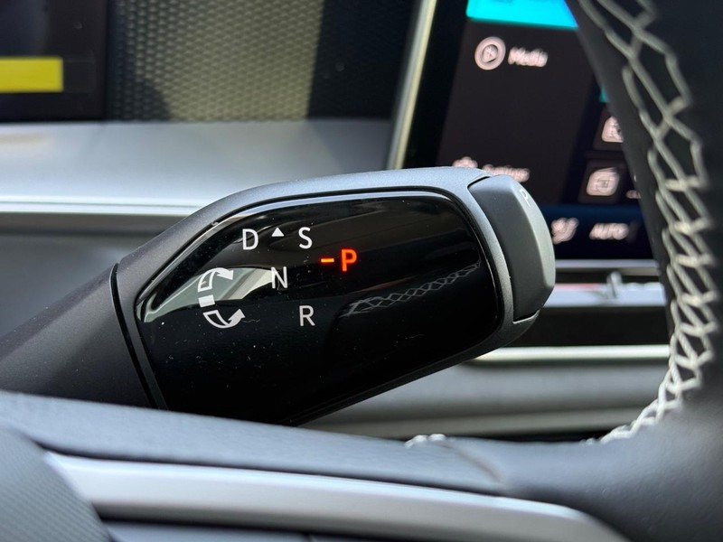 Volkswagen Tiguan Vehicle Full-screen Gallery Image 10