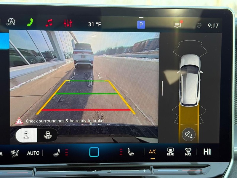 Volkswagen Tiguan Vehicle Full-screen Gallery Image 11