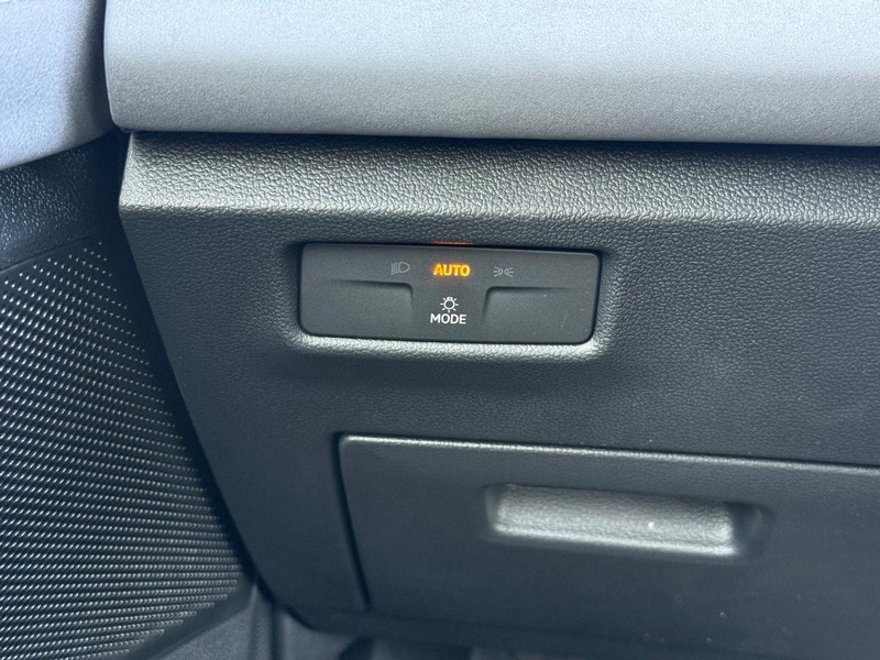 Volkswagen Tiguan Vehicle Full-screen Gallery Image 13